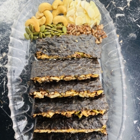Bánh rong biển kẹp hạt - Bữa ăn nhẹ hoàn hảo cho người ăn kiêng, giảm cân Bánh rong biển kẹp hạt - Bữa ăn nhẹ hoàn hảo cho người ăn kiêng, giảm cân