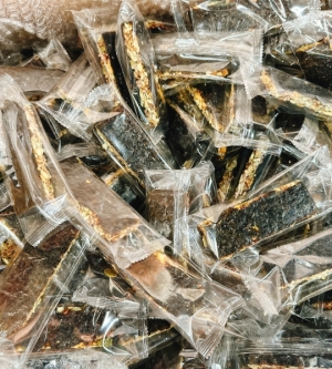 Thanh rong biển kẹp hạt (bịch 500gr) 24 thanh Thanh rong biển kẹp hạt (bịch 500gr) 24 thanh