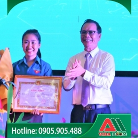 Ban Thường vụ Tỉnh ủy đã Quyết định khen thưởng đối với chị Trần Thị Dịu vì đã có thành tích xuất sắc tại Cuộc thi Dự án khởi nghiệp Thanh niên nông thôn toàn quốc năm 2023.