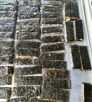 Thanh rong biển kẹp hạt (bịch 500gr) 24 thanh Thanh rong biển kẹp hạt (bịch 500gr) 24 thanh